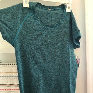 Lululemon Swiftly Tech Short Sleeve Crew Size 6